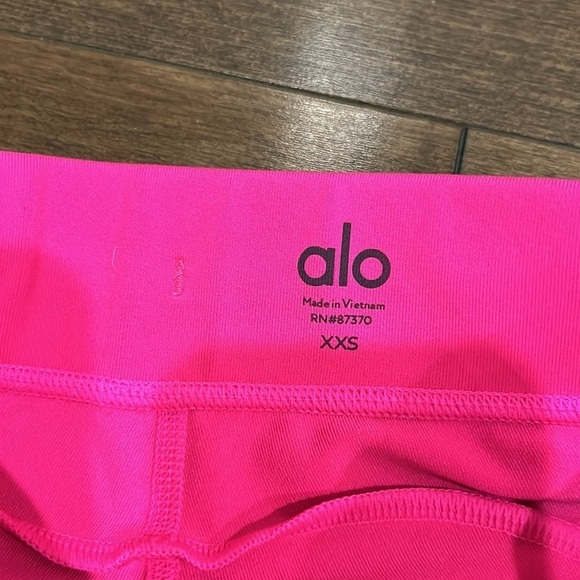Alo Yoga 7/8 High-Waist Checkpoint Legging Neon Pink - Picture 5 of 7